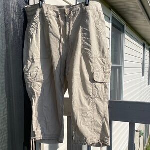St. John's Bay Light Beige Cargo Capris
